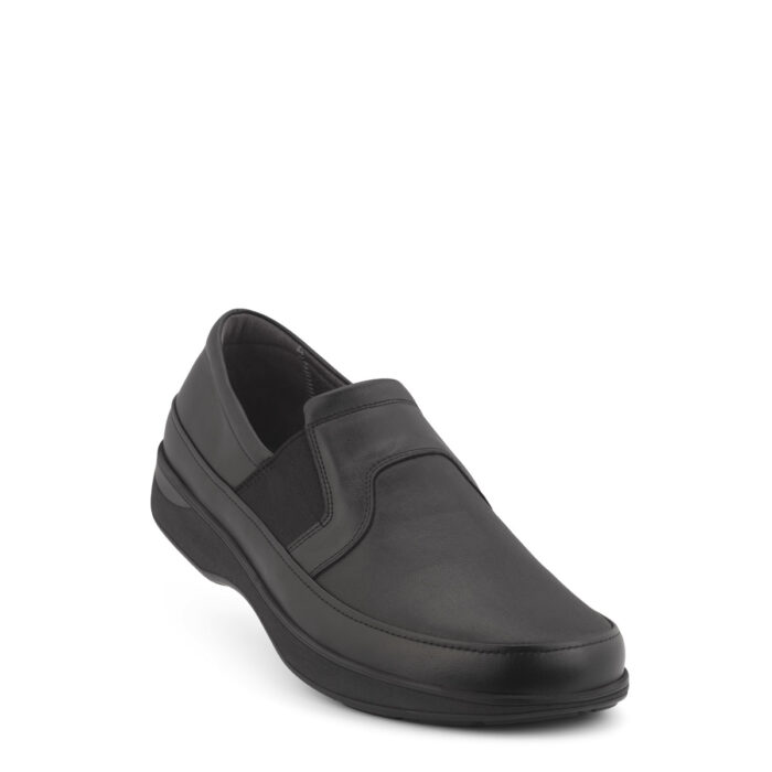 Lækker blød skind er der på denne New Feet herresko.