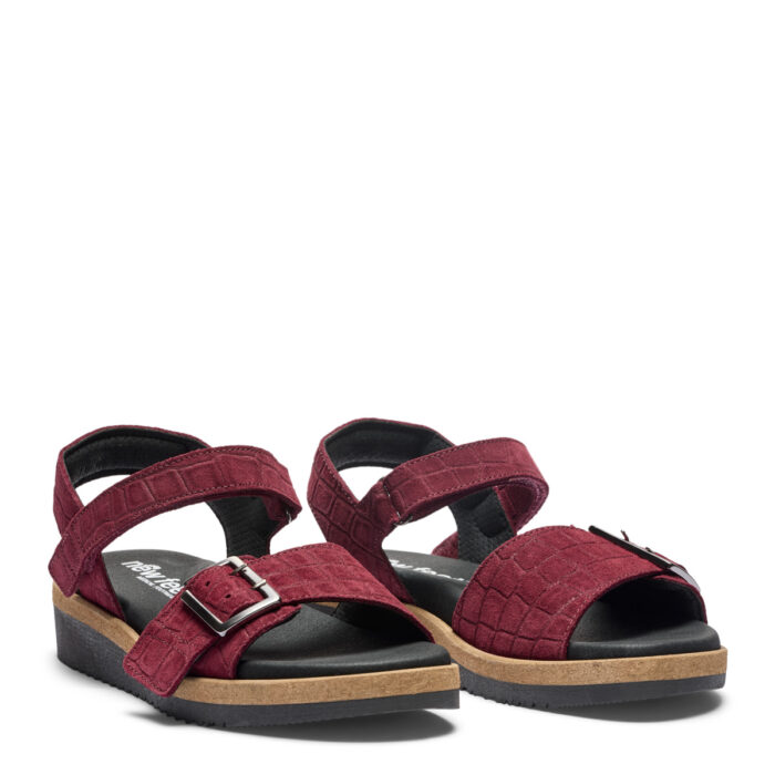 New Feet elegant sandal med spænde og præget wine farvet ruskind.