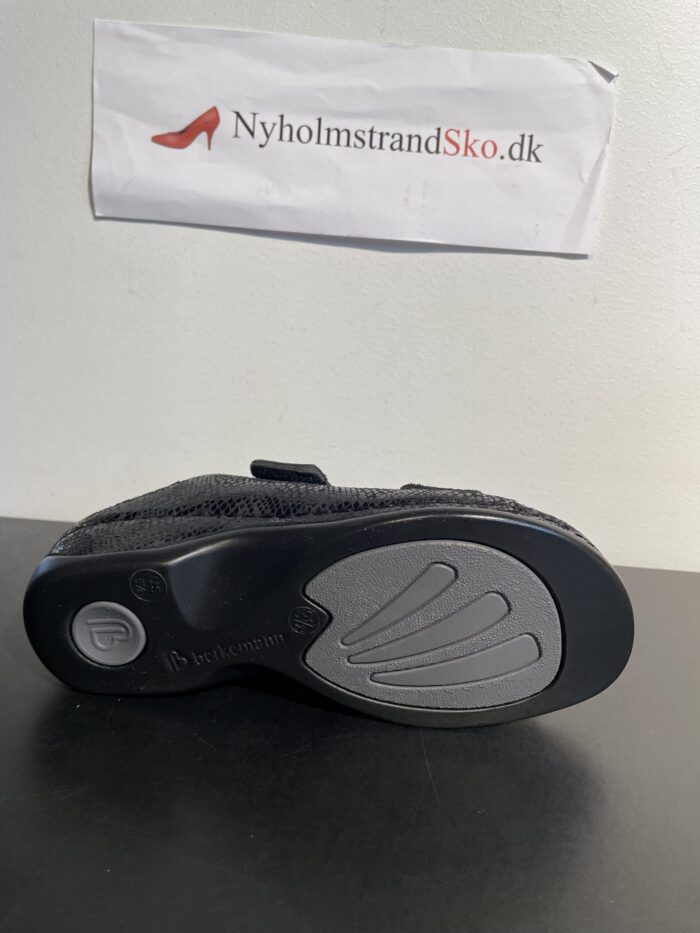 Berkemann slippers i sort krokolak, med knysteindlæg
