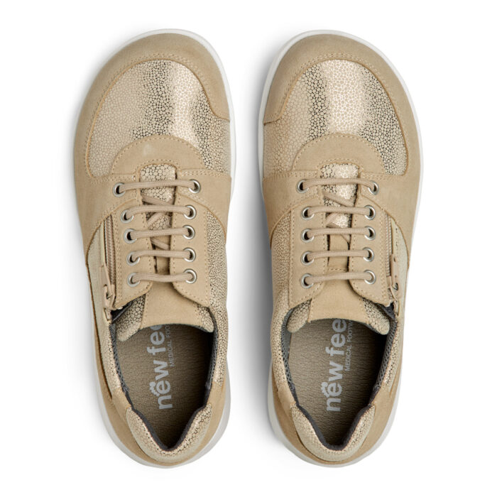 New Feet lys sneaker med lynlås og snøre