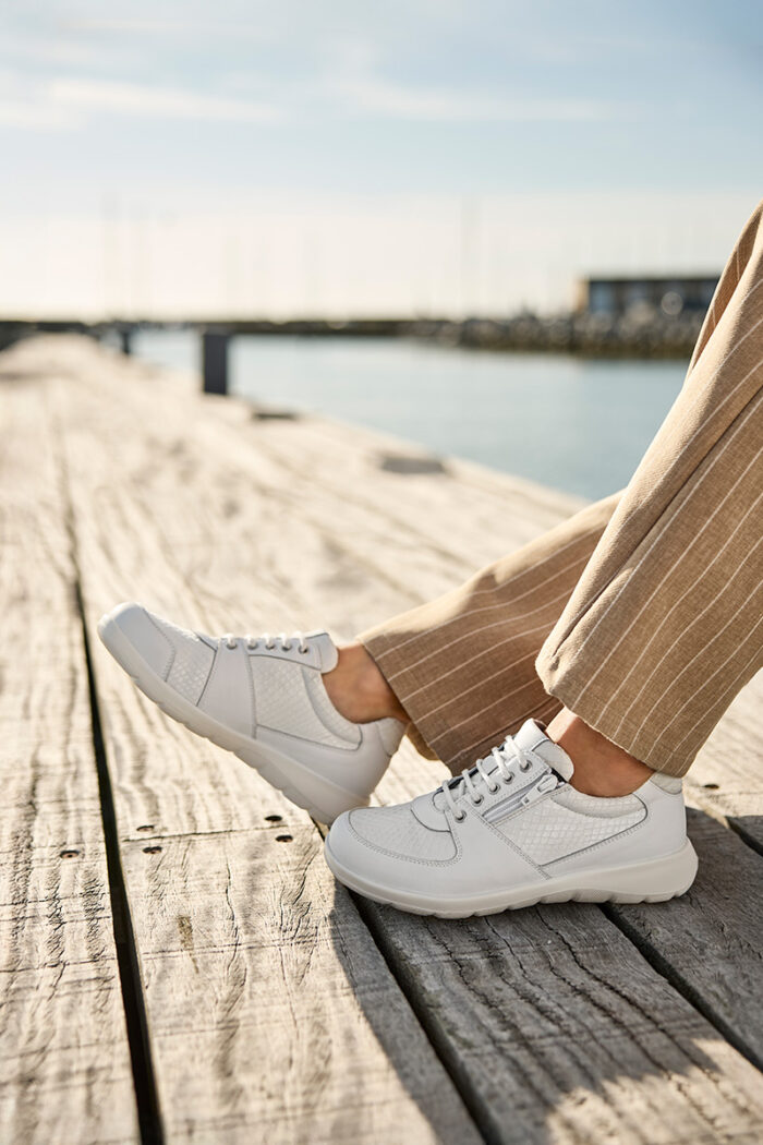 New Feet hvid sneaker med lynlås og snøre