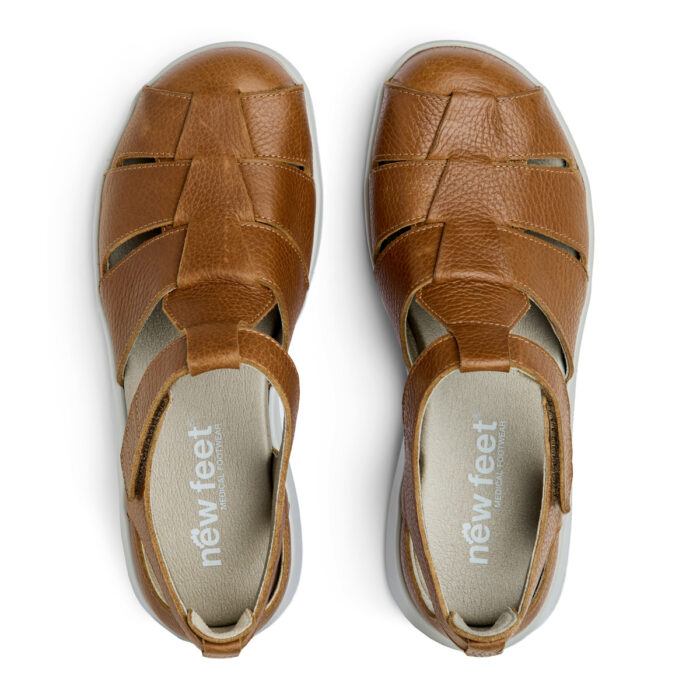 New Feet sandal sko i brun på lys sål, læst S