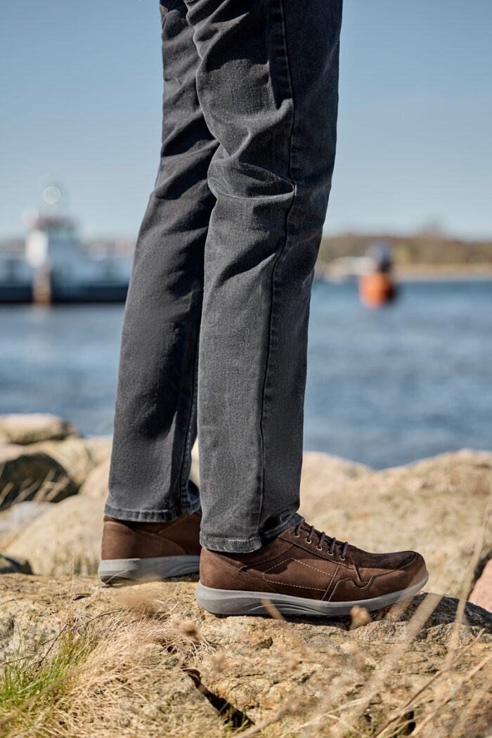 New Feet herresko i brun skind med lynlås og snøre