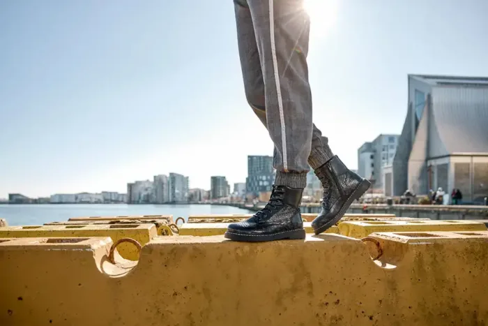 New Feet damestøvle i skind med krokodille-/laklook