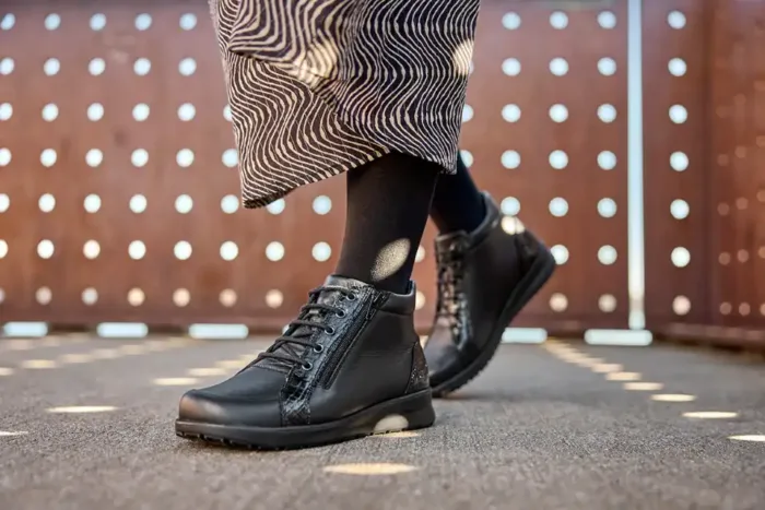 New Feet damestøvle med krokodillelook