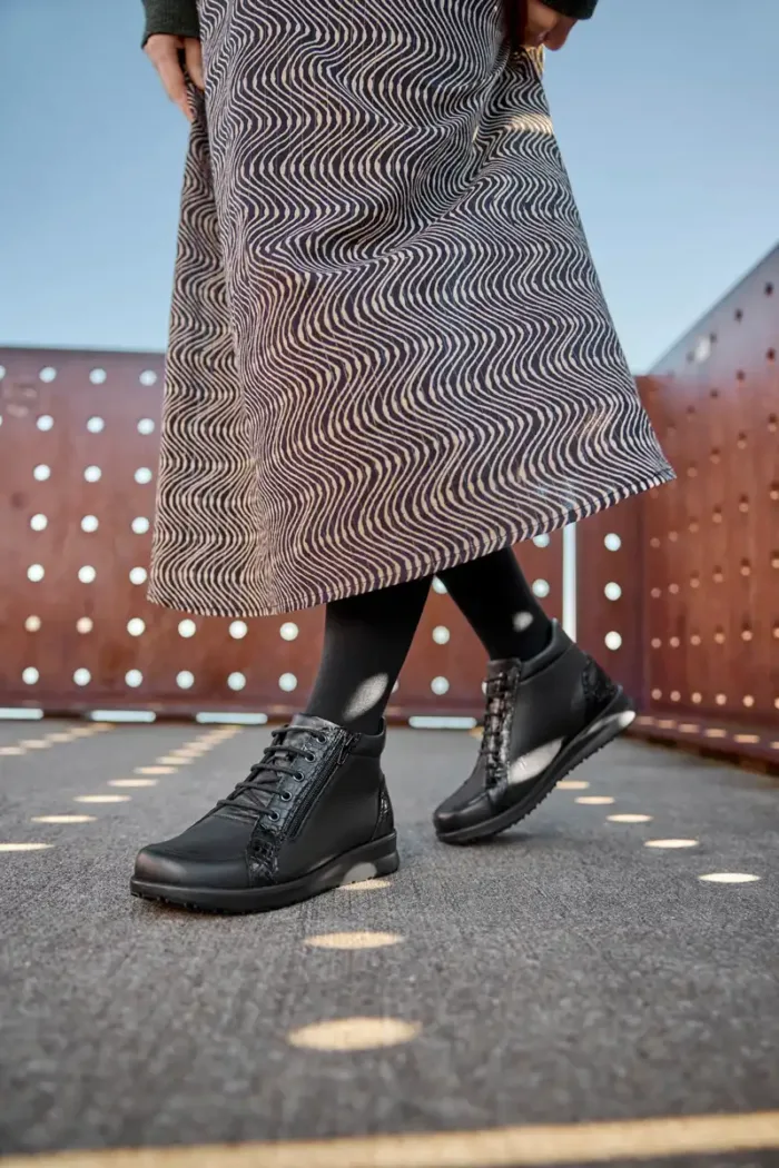 New Feet damestøvle med krokodillelook