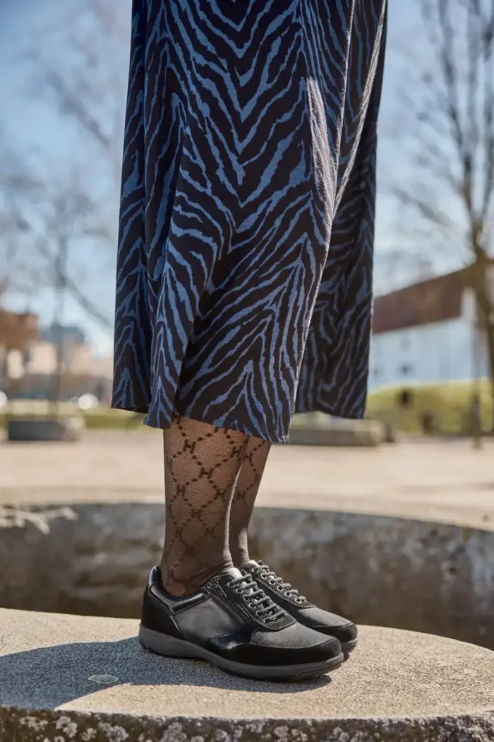 New Feet Damesko i sort skind, lak og ruskind