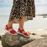New Feet rød sandal med velcroremme