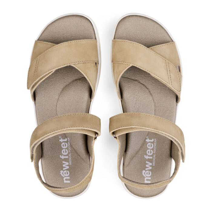 New Feet sand farvet sandal med velcroremme