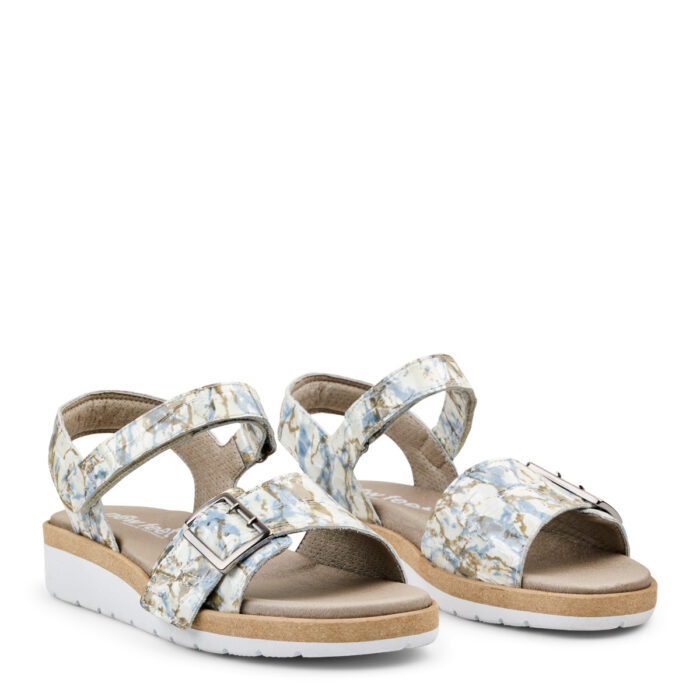 New Feet elegant sandal med spænde, Præget lys lak.