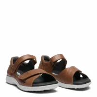 New Feet brun skind sandal med velcroremme og hælkappe.
