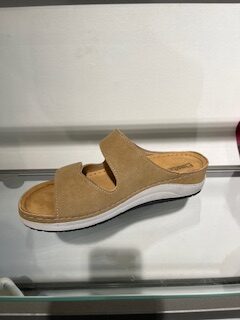Fischer dame slippers i beige