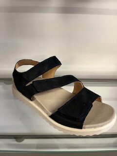 Legero sandal med skrå velcroremme, blå nubuck.