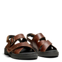 New Feet brun oilskind sandal med krydsremme.