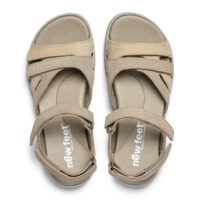New Feet bred sandal i sandfarvet ruskind