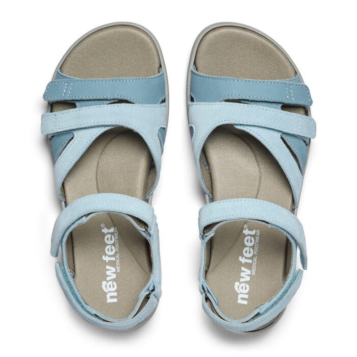New Feet bred sandal i 2 farvet blå ruskind