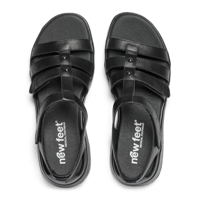 New Feet sandal med hælkappe, sort skind