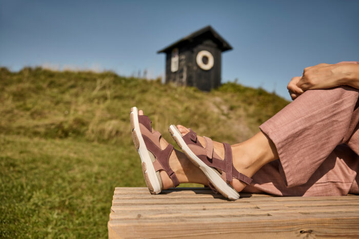 New Feet bred sandal med 3 velcroremme, rosa