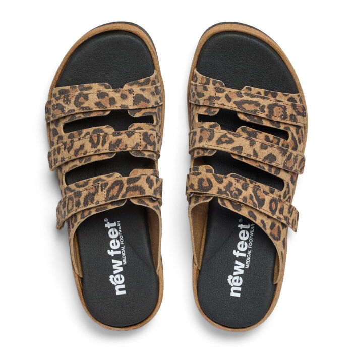 New Feet sandal med 3 velcroremme, lige til at stikke foden i.