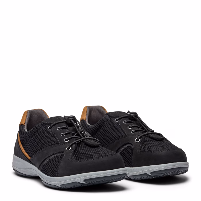New Feet bred sko i sort nubuck og mesh, med elastik snøre