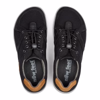 New Feet bred sko i sort nubuck og mesh, med elastik snøre