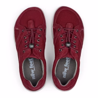 New Feet bred sko i bordeaux mesh, med elastik snøre