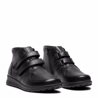 New Feet Kort støvle i glat sort skind, med velcro foran.