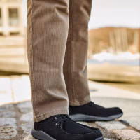 New Feet sort bred herresko med snørebånd. Lavet i sort ruskind