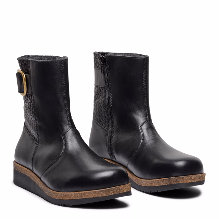 New Feet vinterstøvle med for og tex membran, sort skind med flet og spænde på siden samt lynlås.