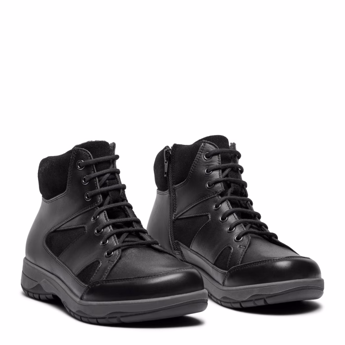 New Feet bred støvle med snøre og lynlås. Tex membran, der holder vandet ude.