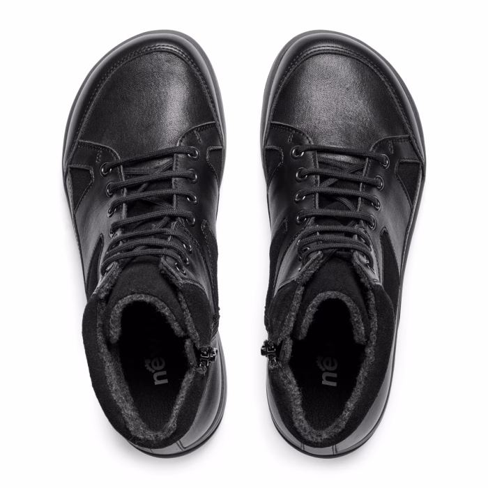 New Feet bred støvle med snøre og lynlås. Tex membran, der holder vandet ude.